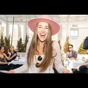 Meet your Posher, Lauren